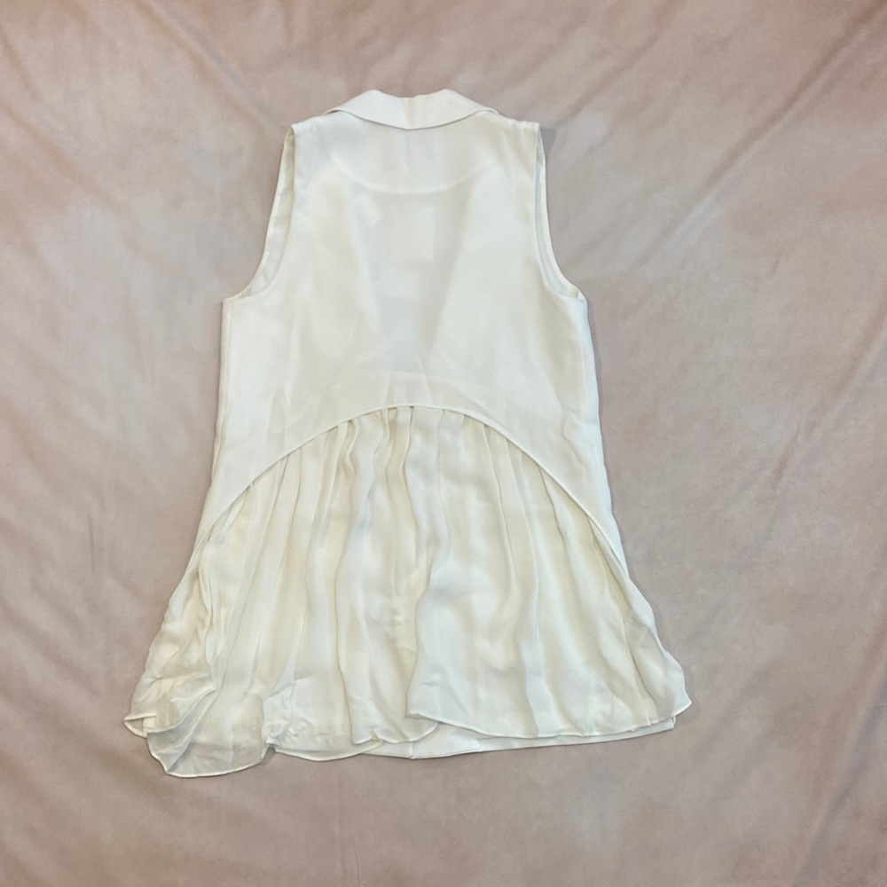 Elizabeth and James - Picture 2 of 8